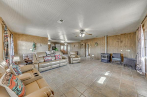 Capitan Vacation Rental with Grill, Near Ruidoso!